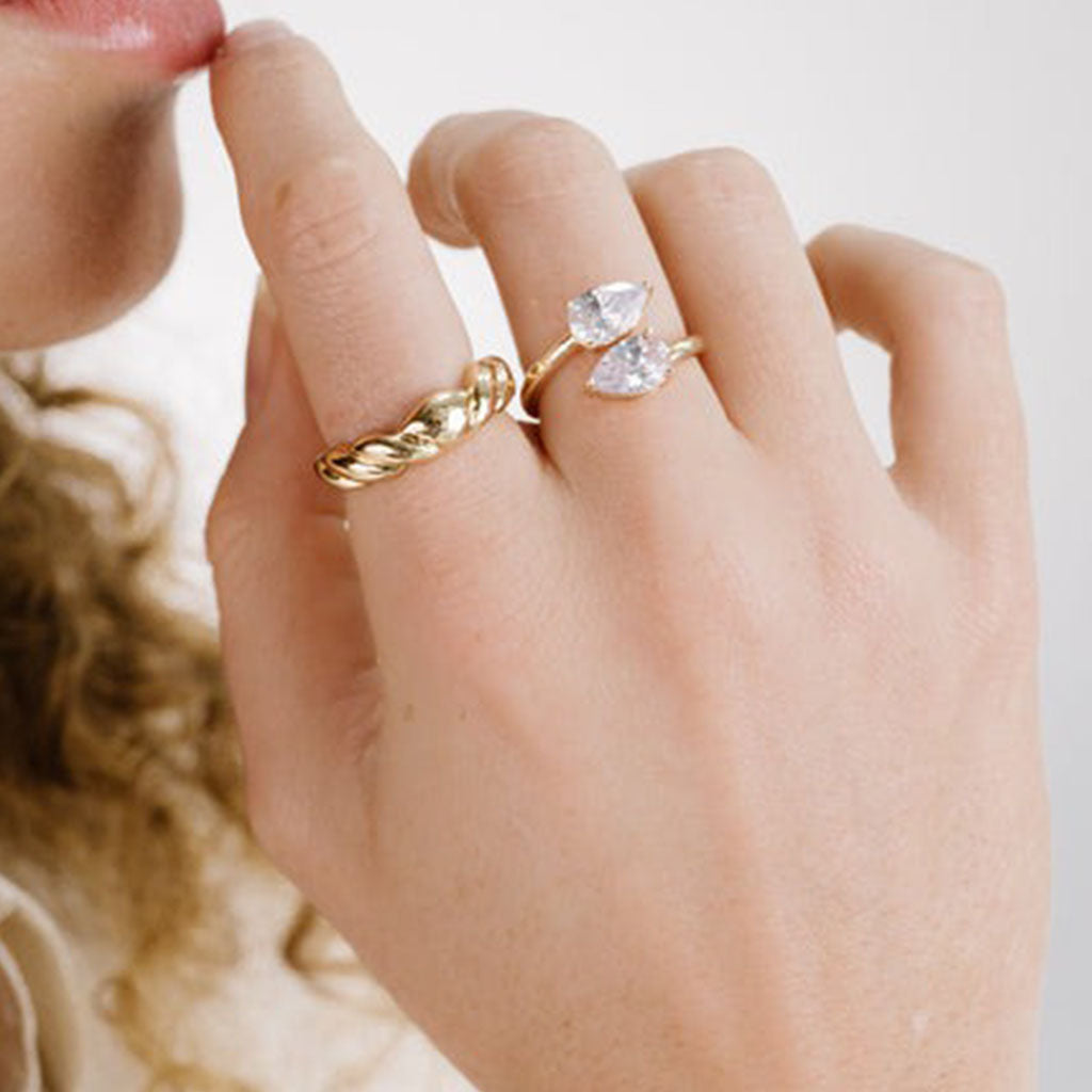 model in ettika rings