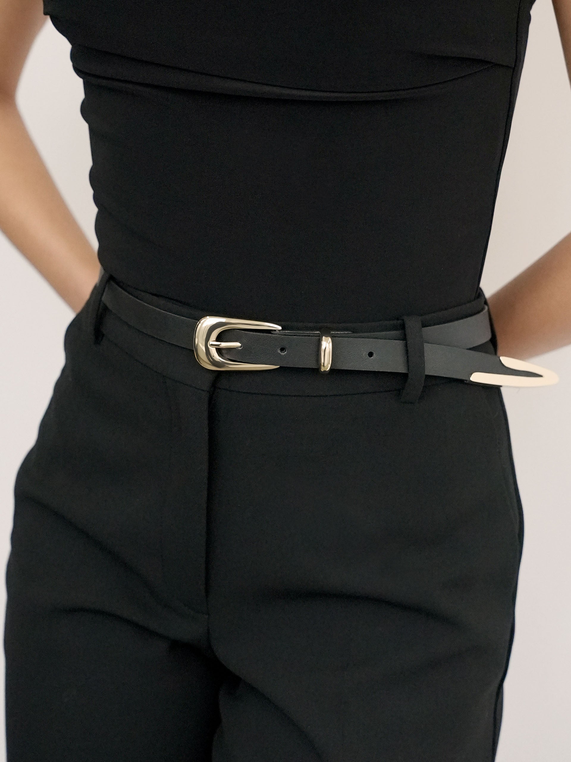 Modern Saddle Belt in Black on model 2