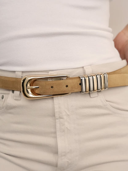 Metal Core Belt in Shiitake on model 2