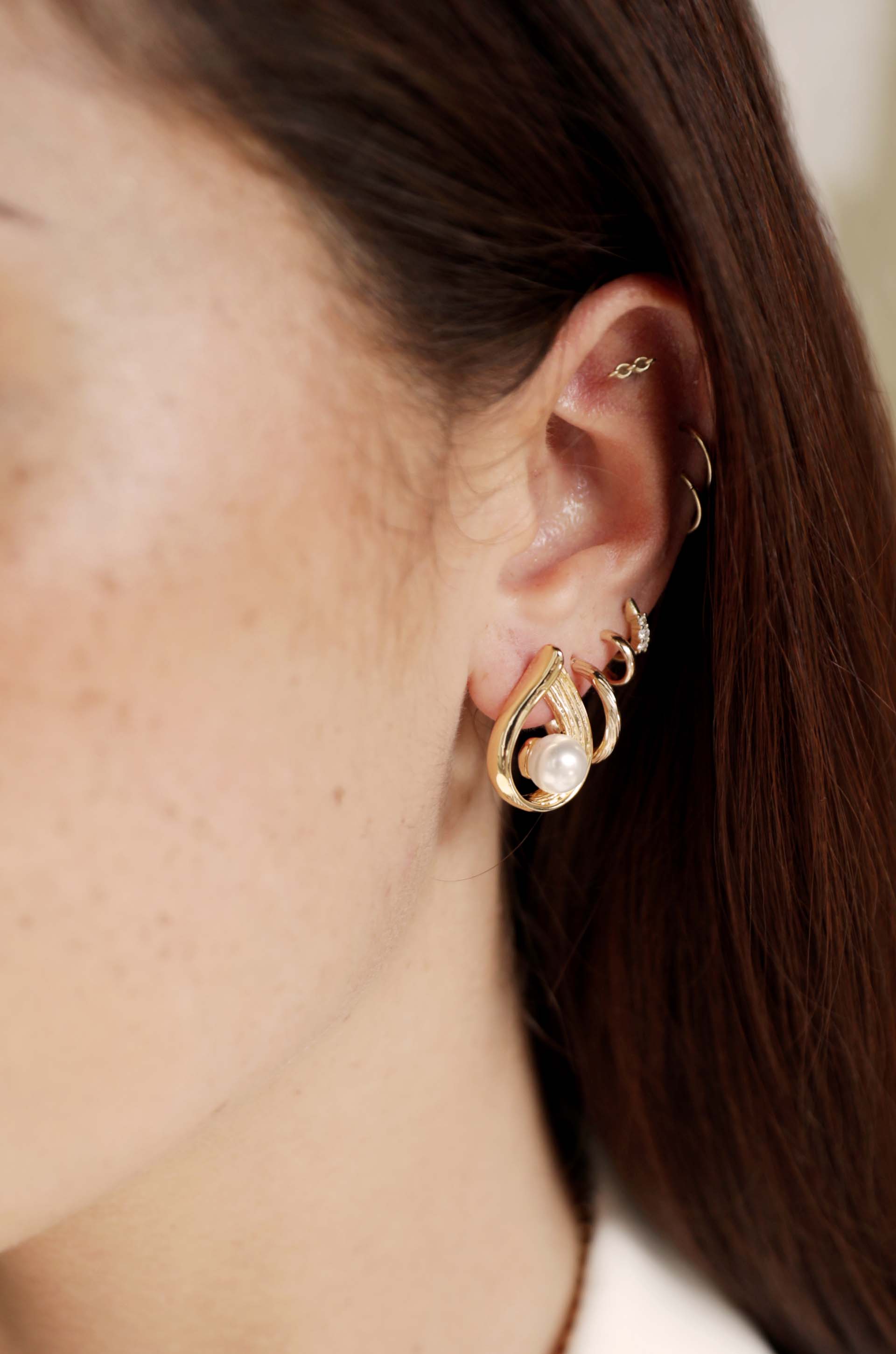 Alexander mcqueen gold tear drop pearl danglepair of 2 purchases pierced earrings