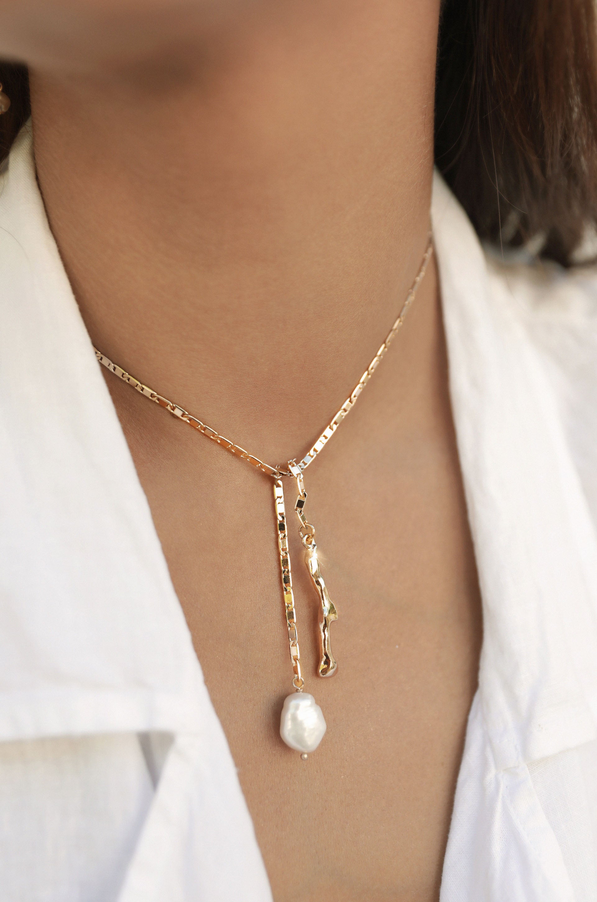 Modern White high quality & Gold Bolo Tie | Adjustable Lariat Style Necklace