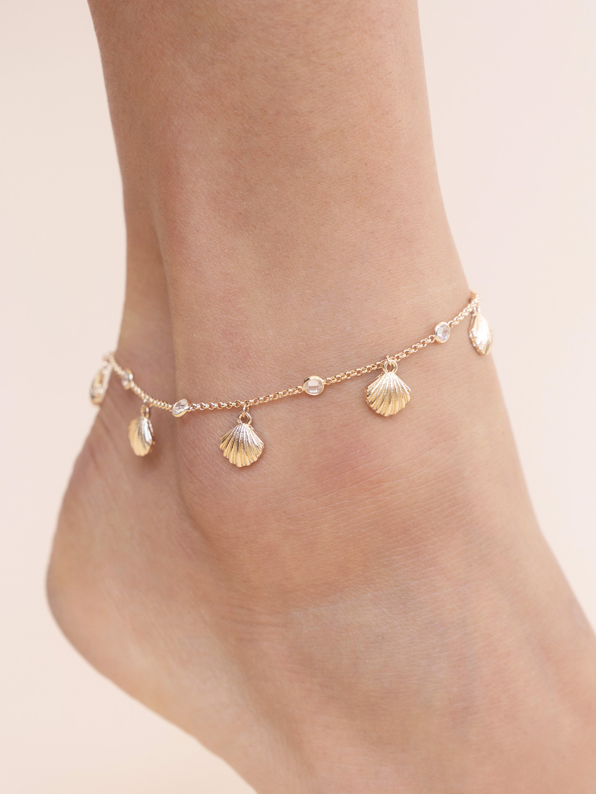 Scallop Shell Charm Anklet on model 3