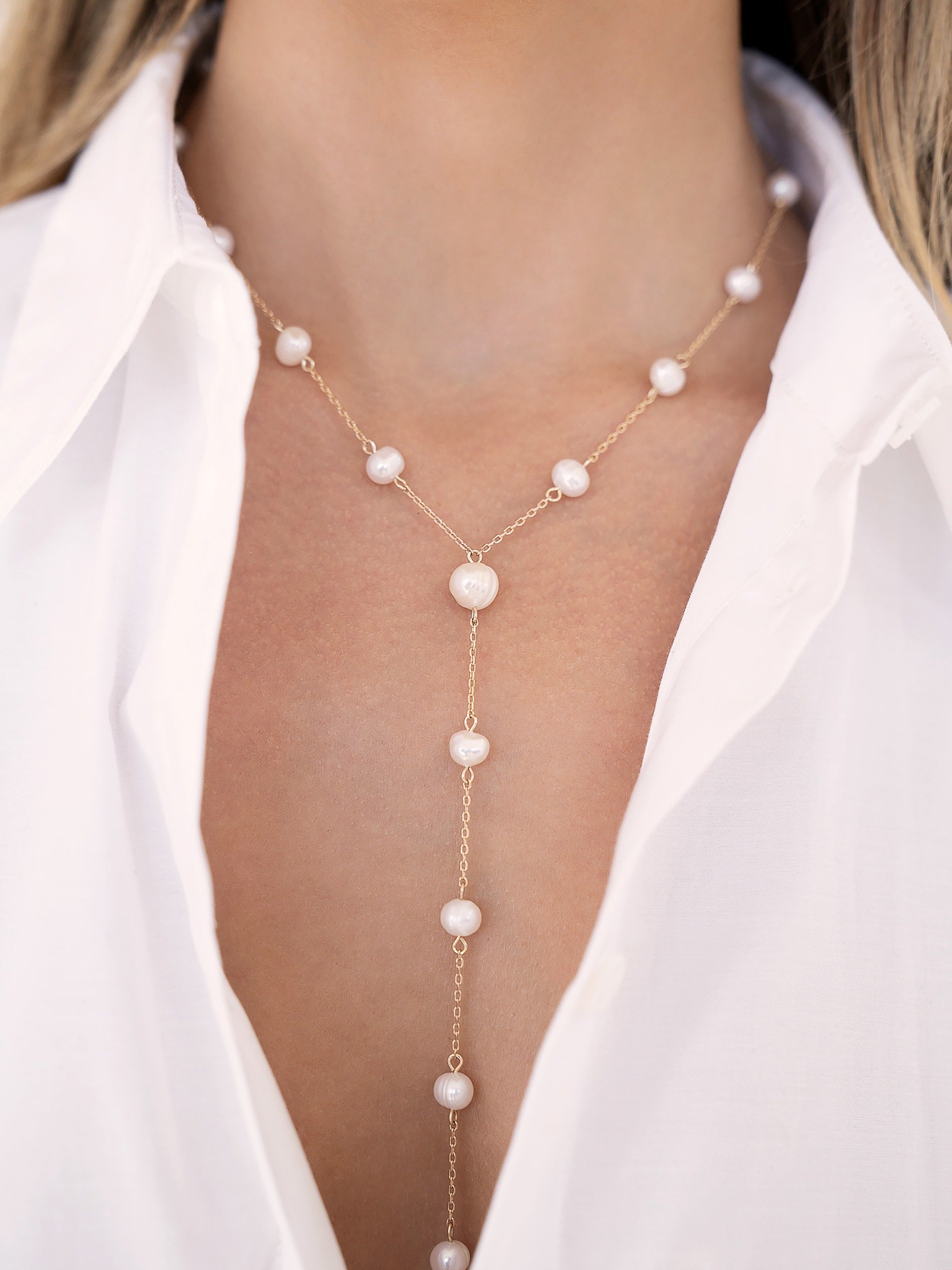 Dripping Pearl Lariat Necklace on model