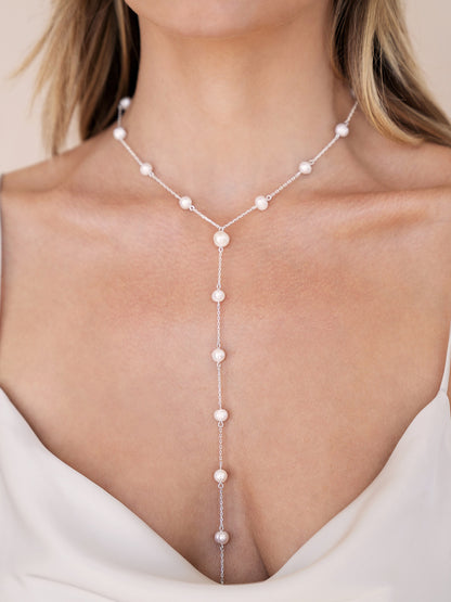 Dripping Pearl Lariat Necklace on model 2