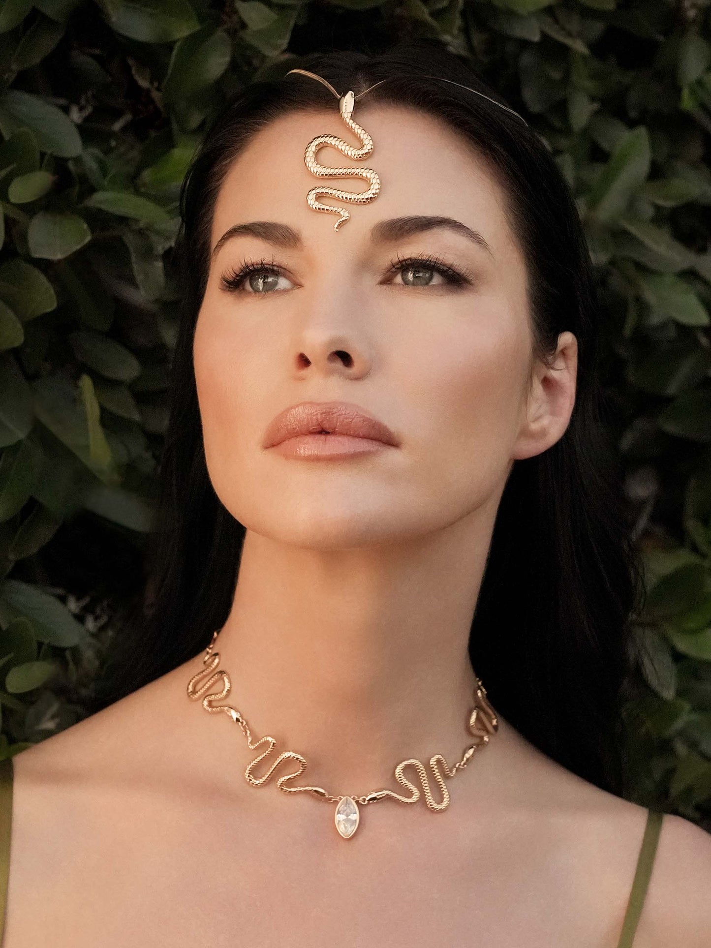 Serpentina Pendant Choker on model 3