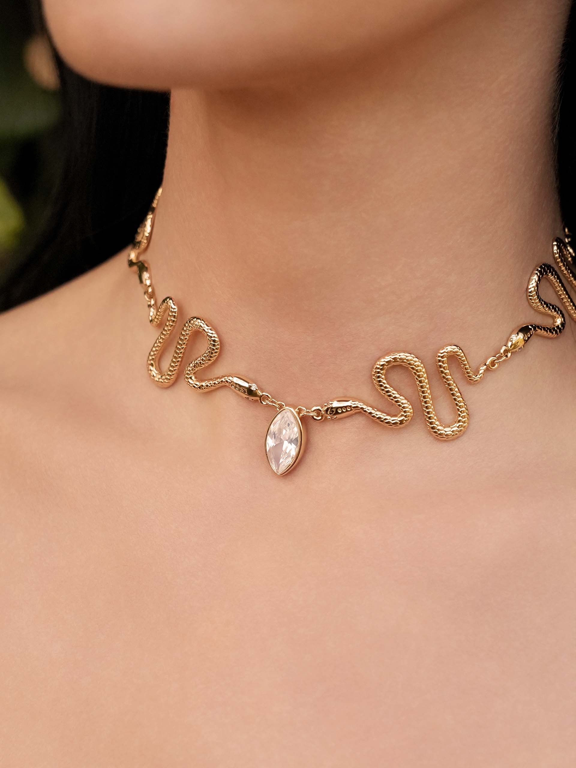 Serpentina Choker on model 6