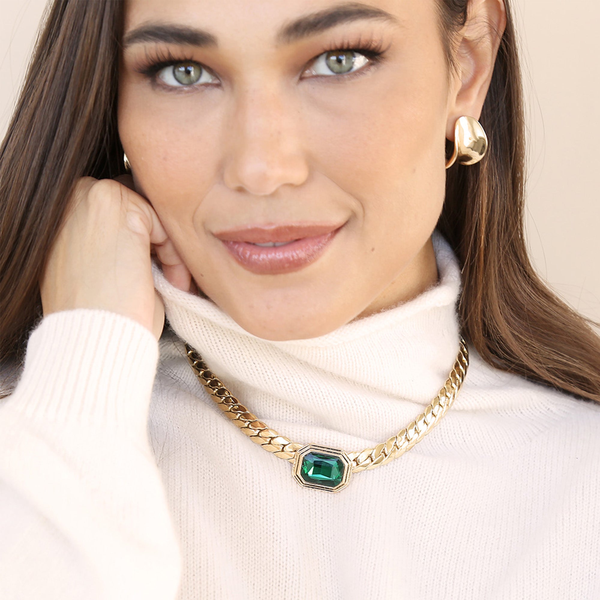 model in emerald necklace for mobile