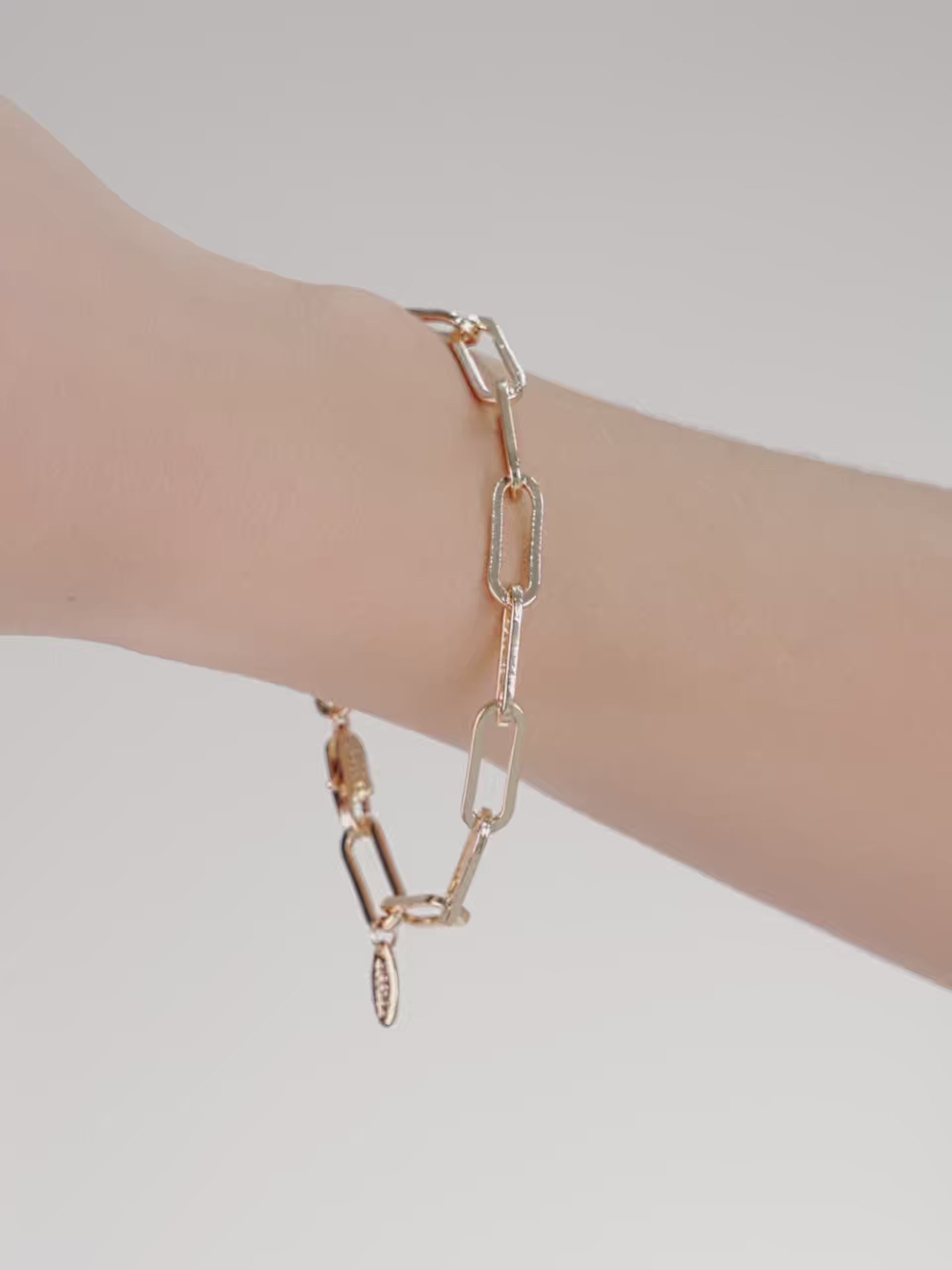 Interlinked Chain Bracelet video