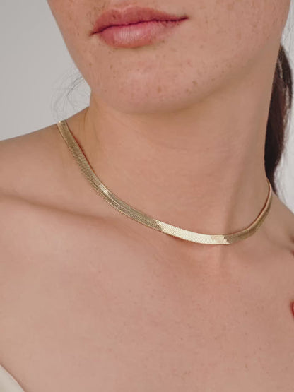 Brooklyn Flat Herringbone Chain Necklace video