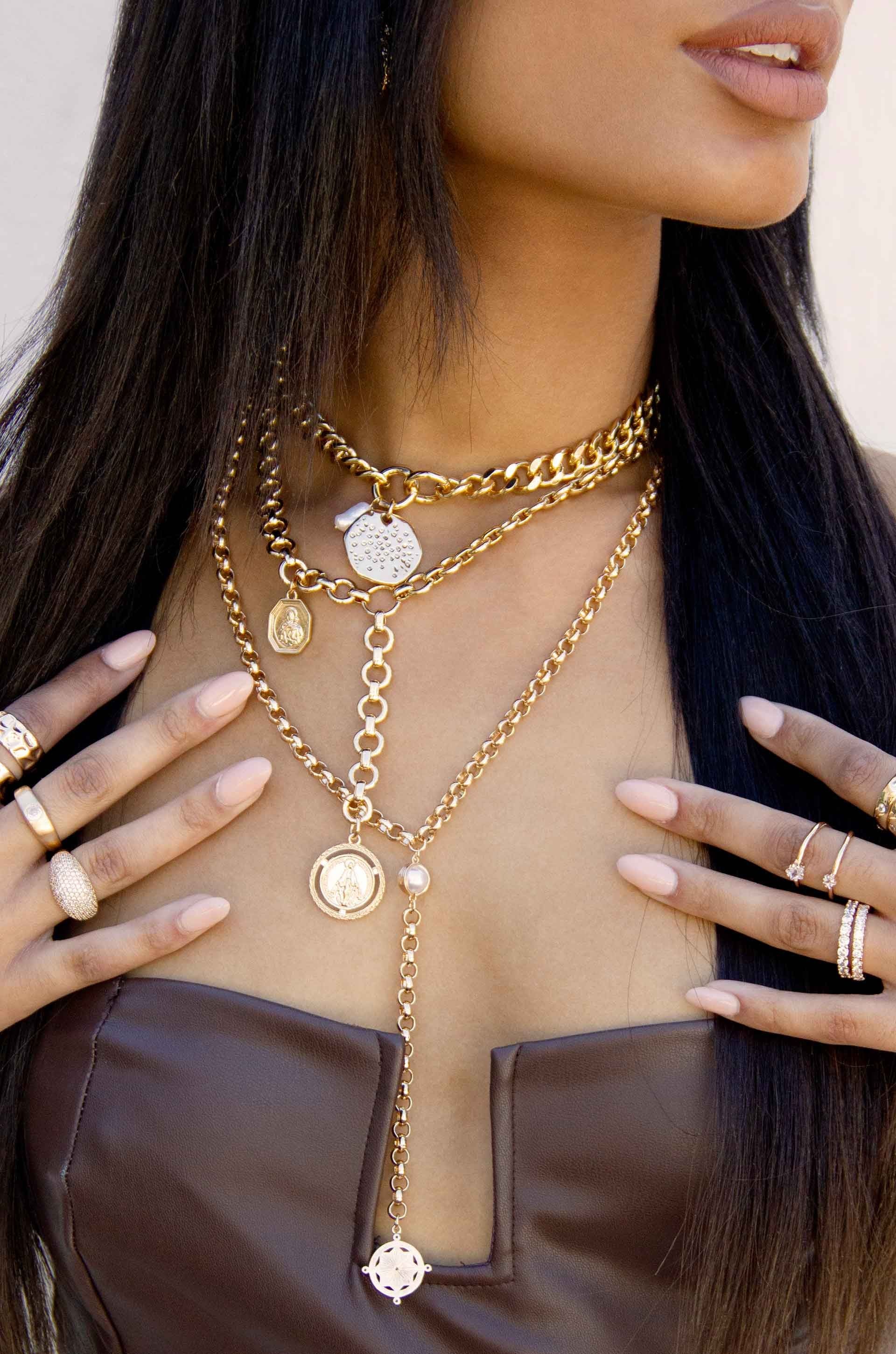 Medallion chain online necklace